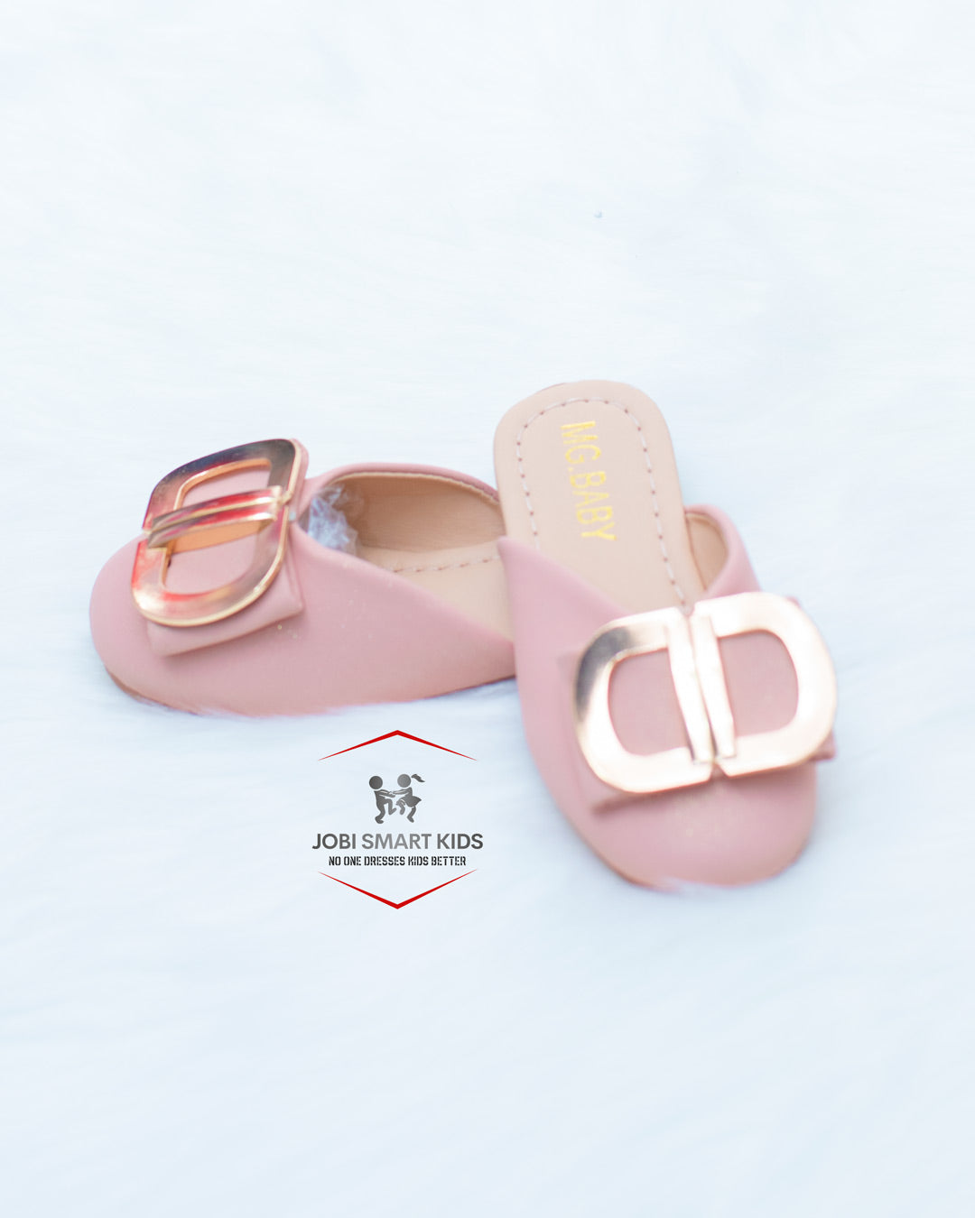 Baby pink closed slip-on shoes