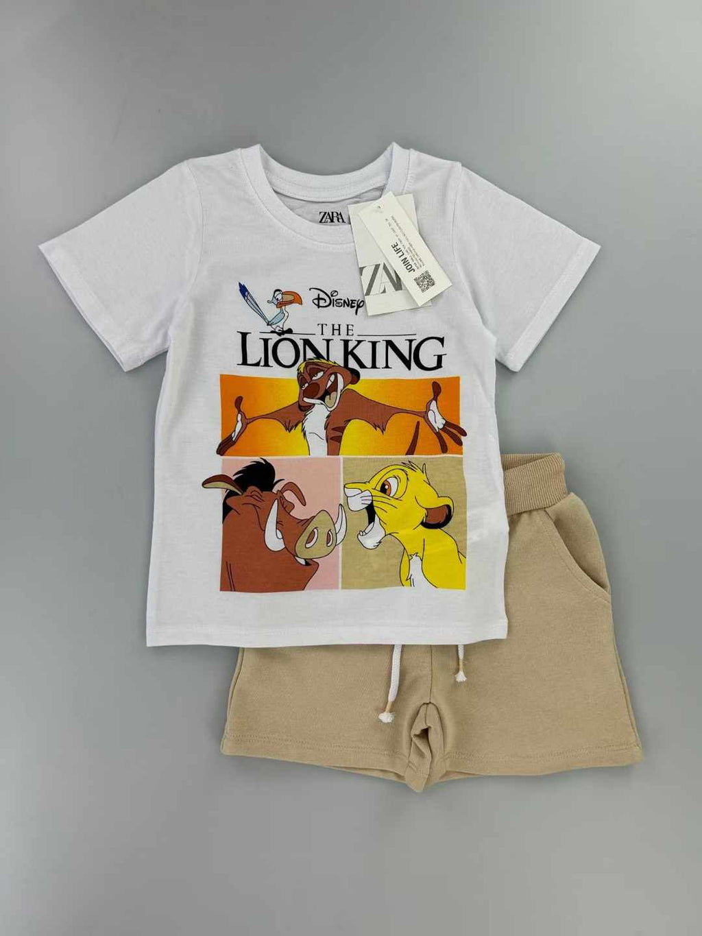 White and beige kids lion king set